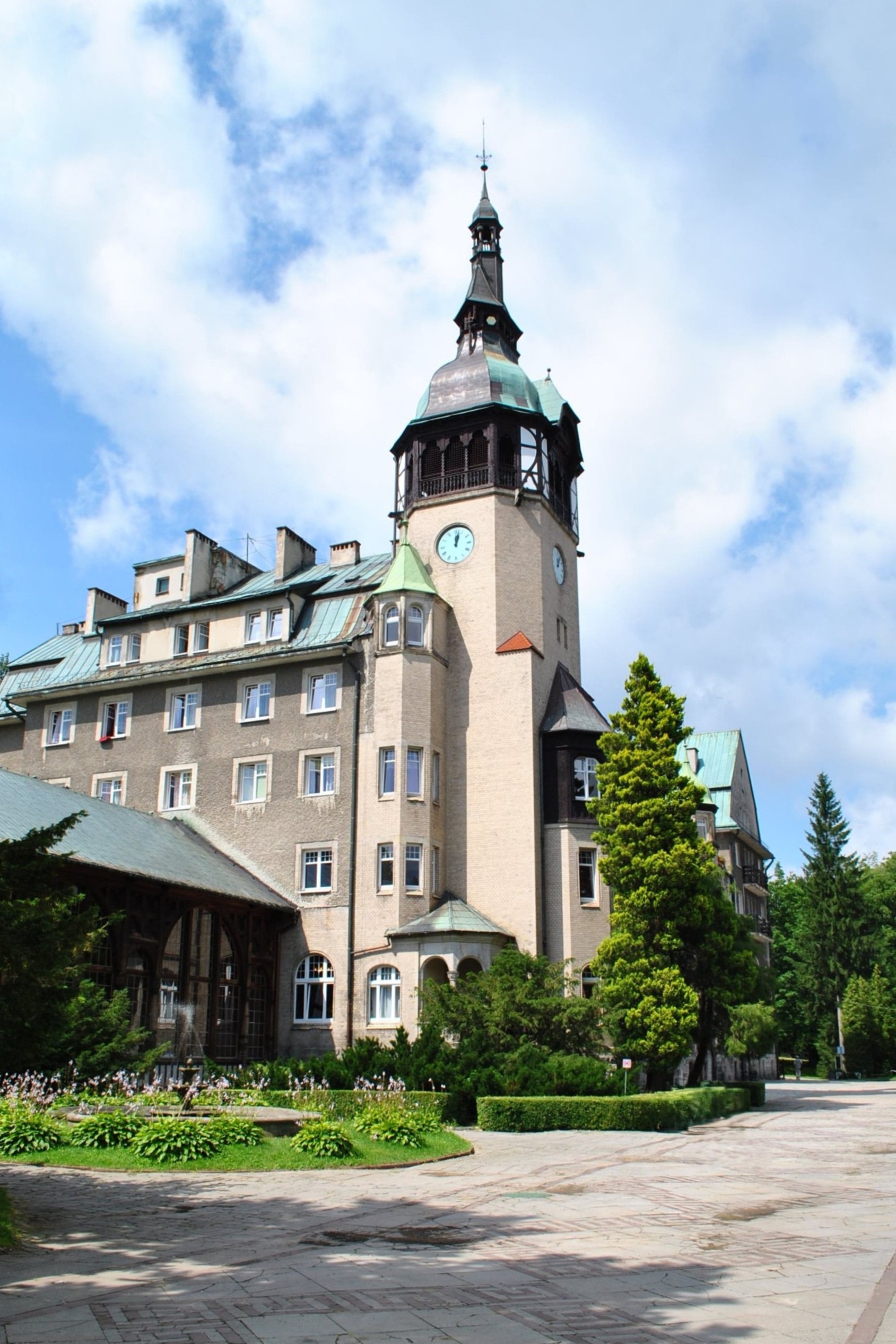 Dom Zdrojowy z Modrzewiową Halą Spacerową (1899 r.)